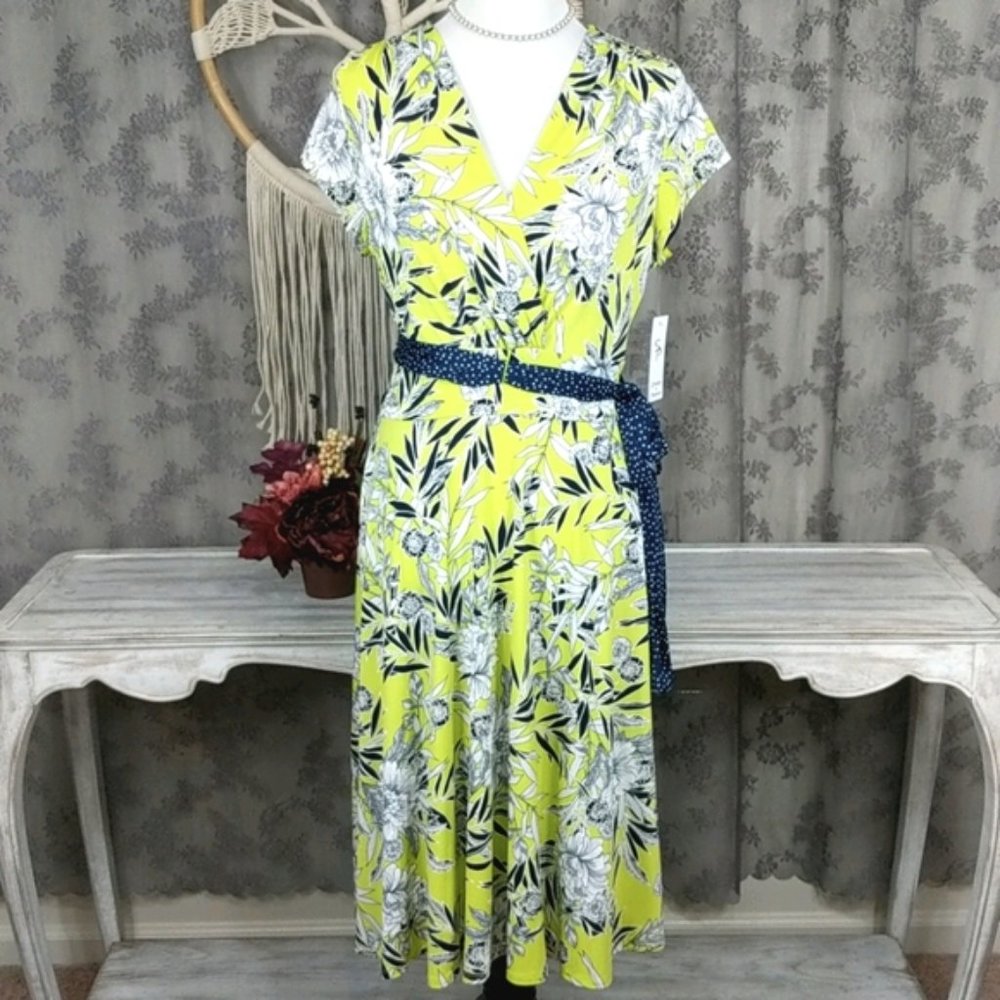 Shelby & Palmer tropical tie wrap style dress